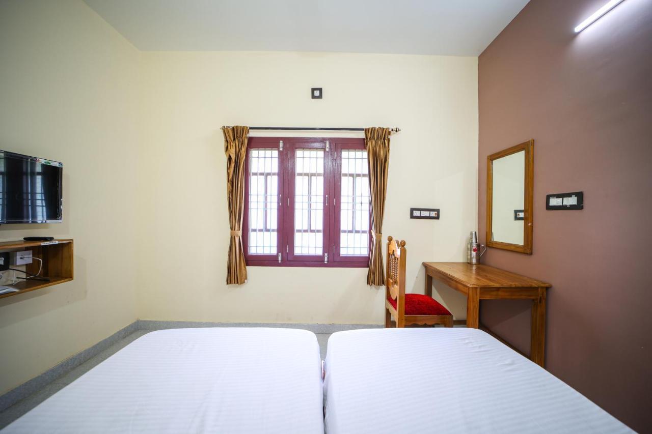 The Pothigai Palace Hotel Kuttālam Eksteriør billede