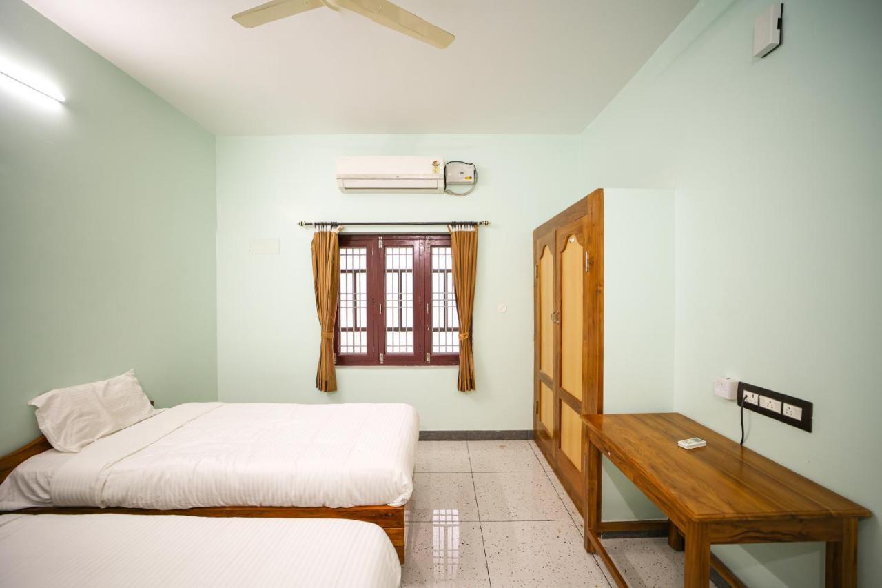 The Pothigai Palace Hotel Kuttālam Eksteriør billede
