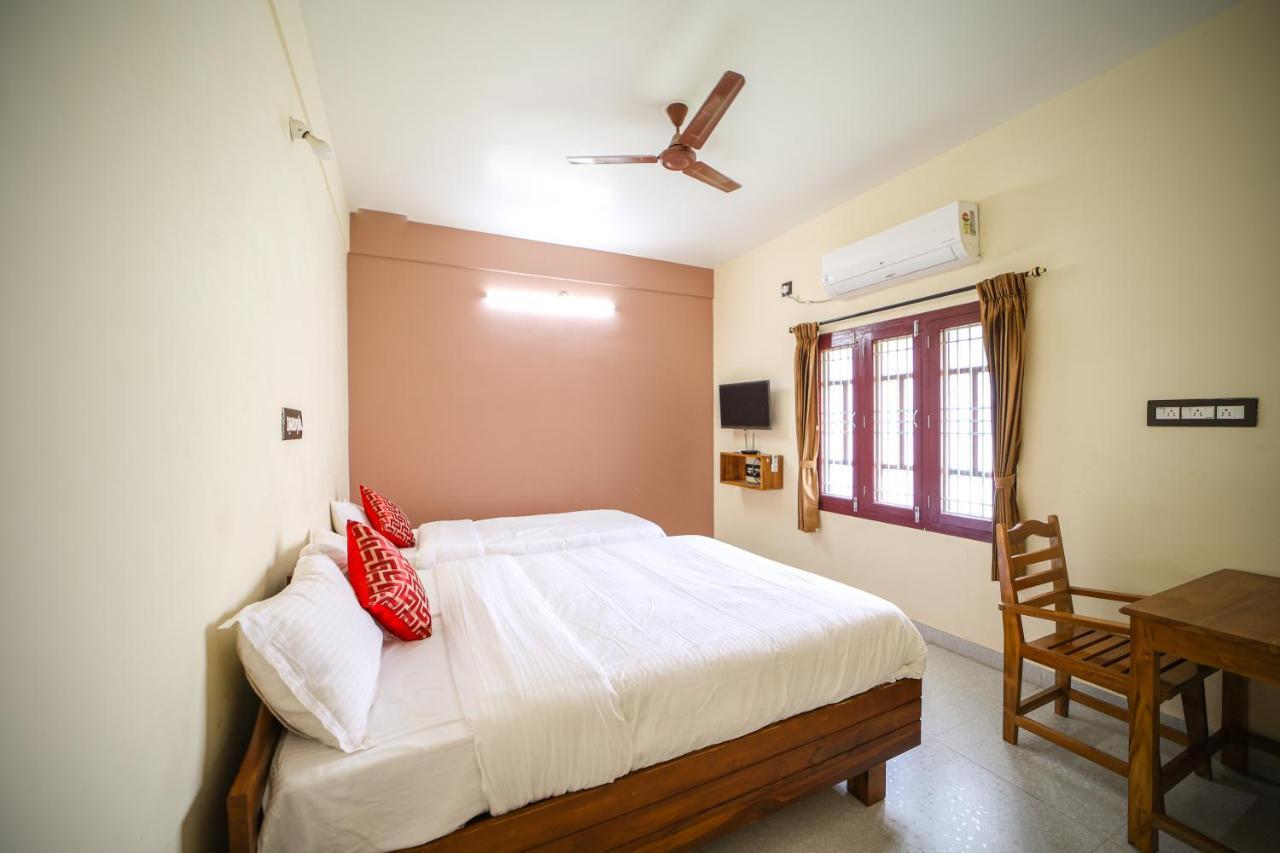 The Pothigai Palace Hotel Kuttālam Eksteriør billede
