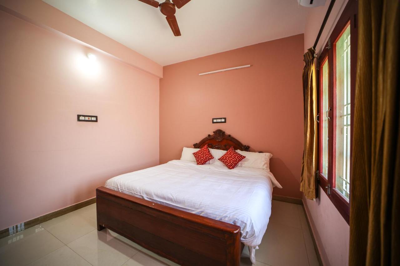 The Pothigai Palace Hotel Kuttālam Eksteriør billede